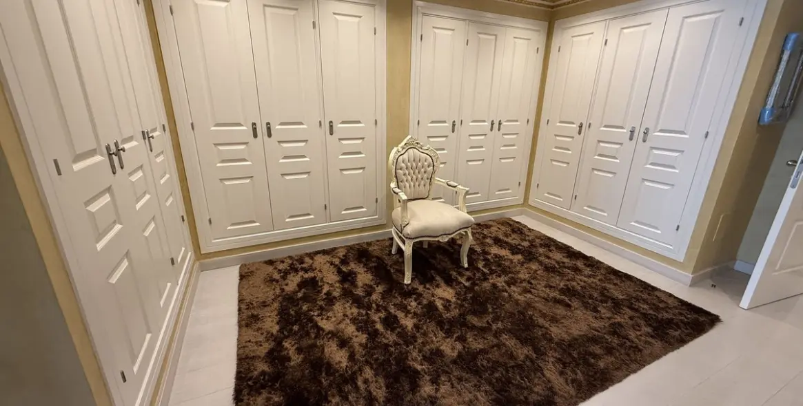 Sale of middle floor apartment in Puerto Banús 15