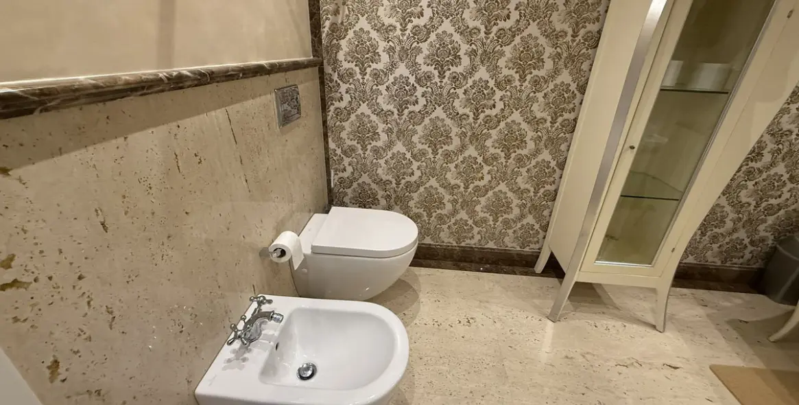 Sale of middle floor apartment in Puerto Banús 17