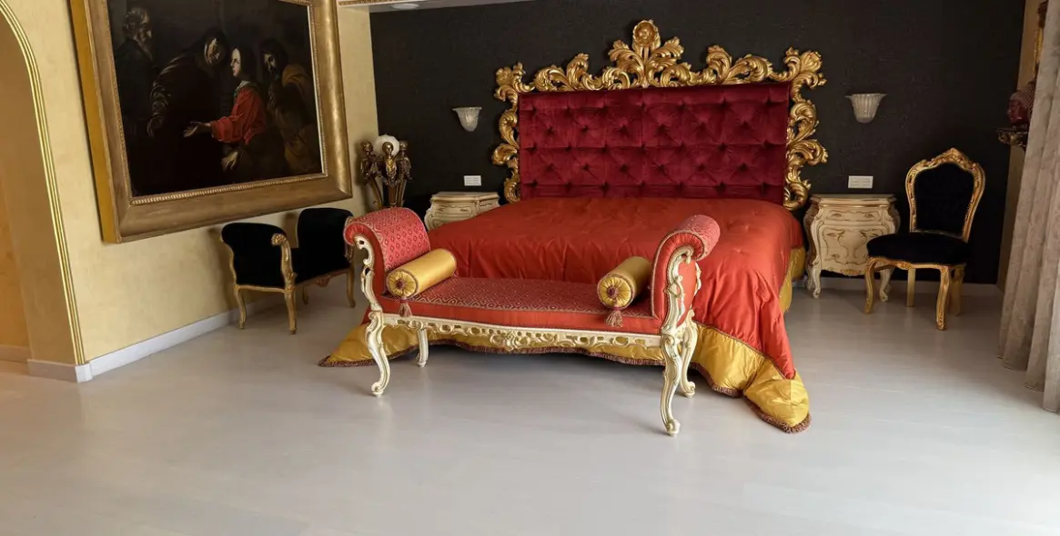 Sale of middle floor apartment in Puerto Banús 18