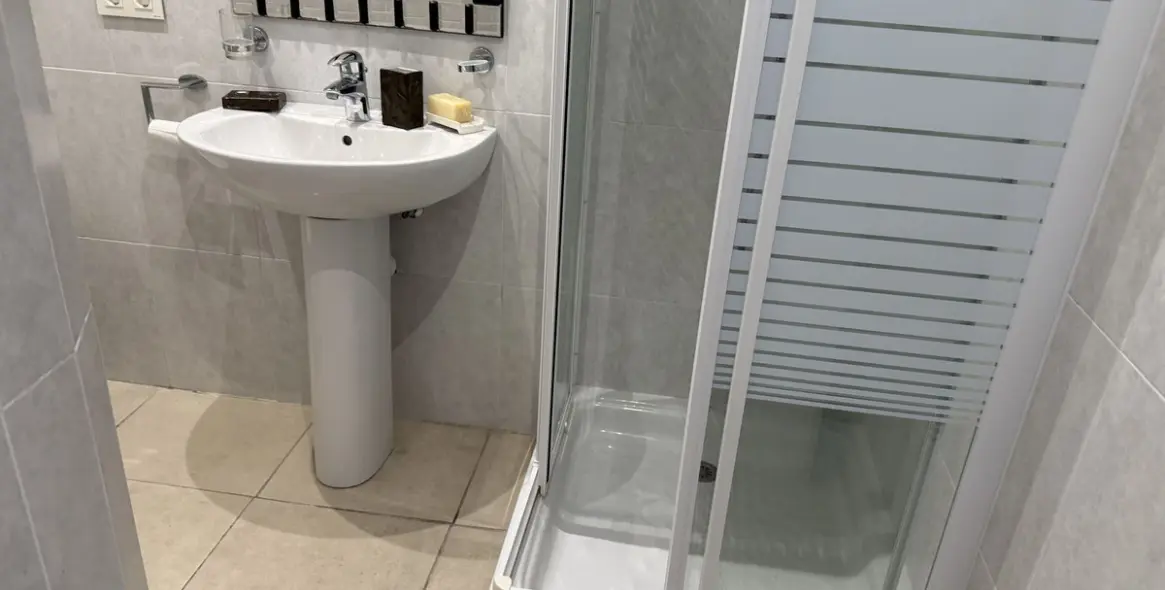 Sale of middle floor apartment in Puerto Banús 20