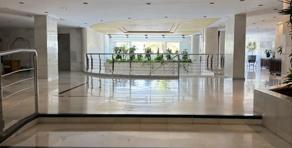 Sale of middle floor apartment in Puerto Banús 24