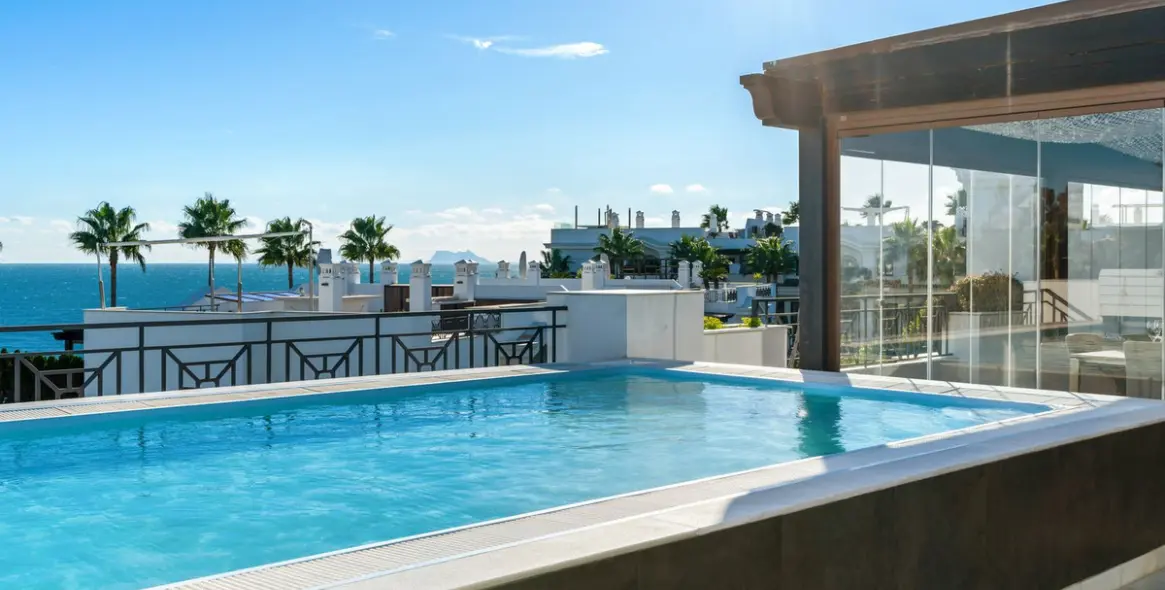 Sale of penthouse in Estepona (district Estepona) 1