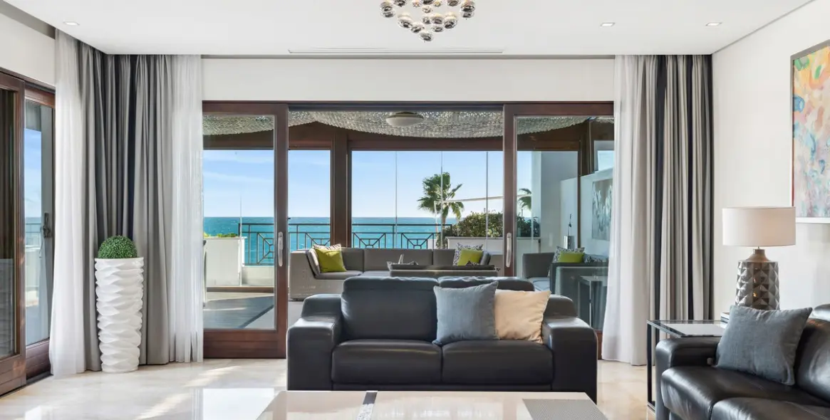 Sale of penthouse in Estepona (district Estepona) 2