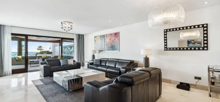 Penthouse R4893493 2