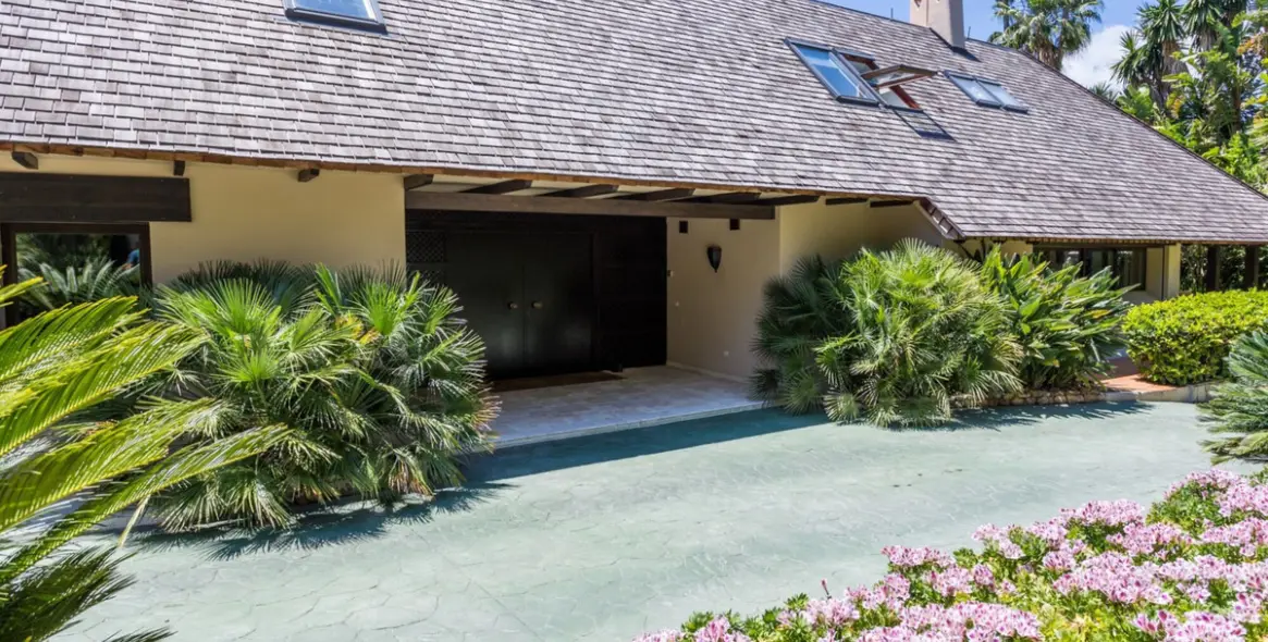 Продажа  отдельно стоящей виллы в Marbella East (район Río Real) 2