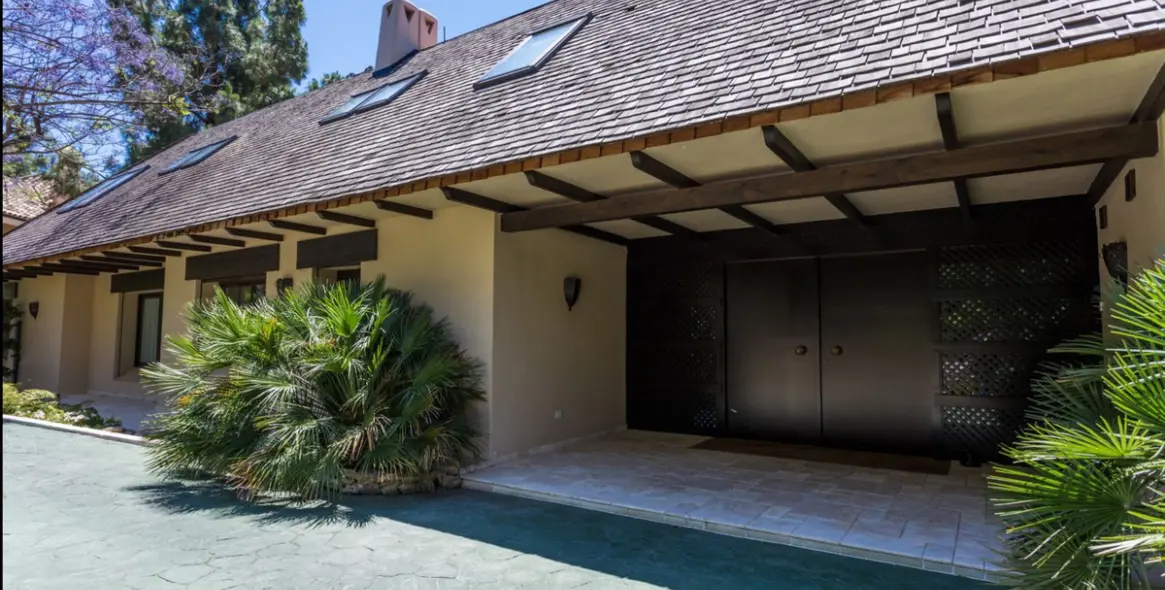 Продажа  отдельно стоящей виллы в Marbella East (район Río Real) 4