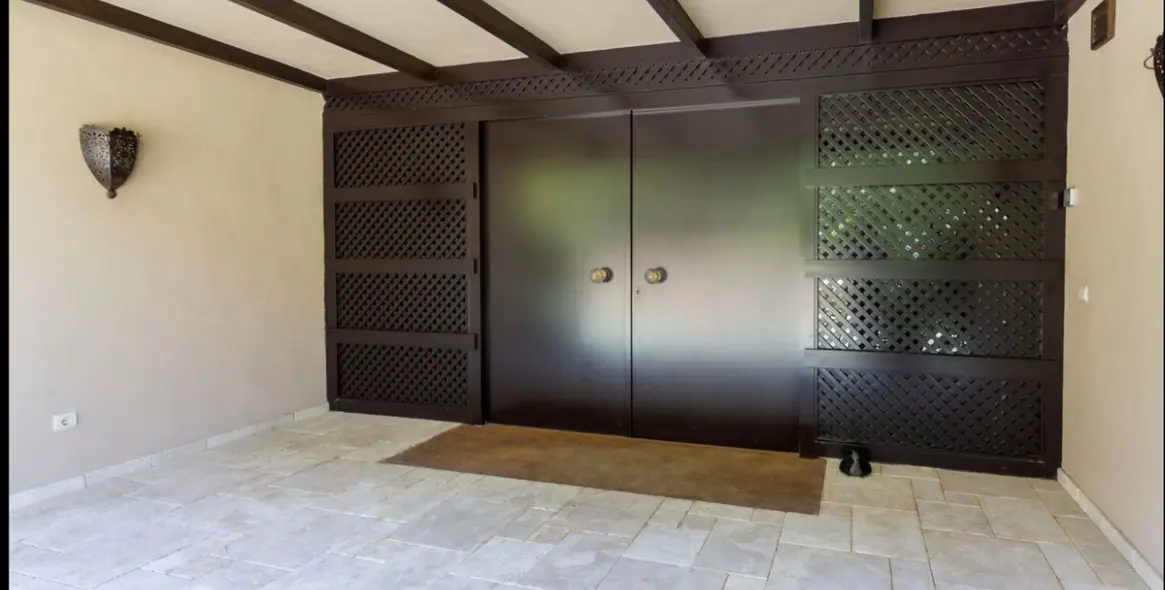 Продажа  отдельно стоящей виллы в Marbella East (район Río Real) 5