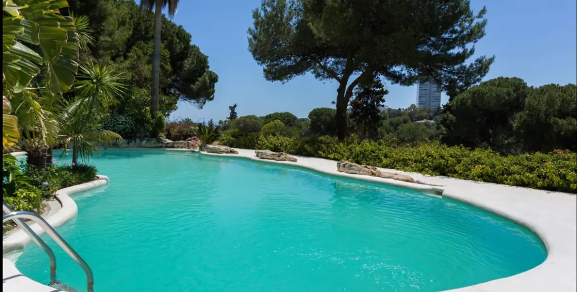 Продажа  отдельно стоящей виллы в Marbella East (район Río Real) 9