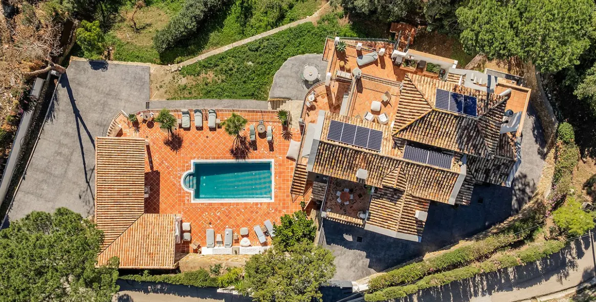 Sale of detached villa in Benahavís (district El Madronal) 1