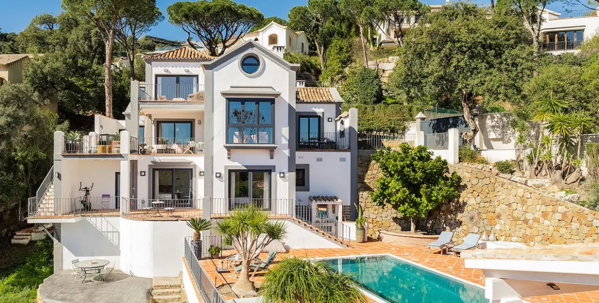 Sale of detached villa in Benahavís (district El Madronal) 2