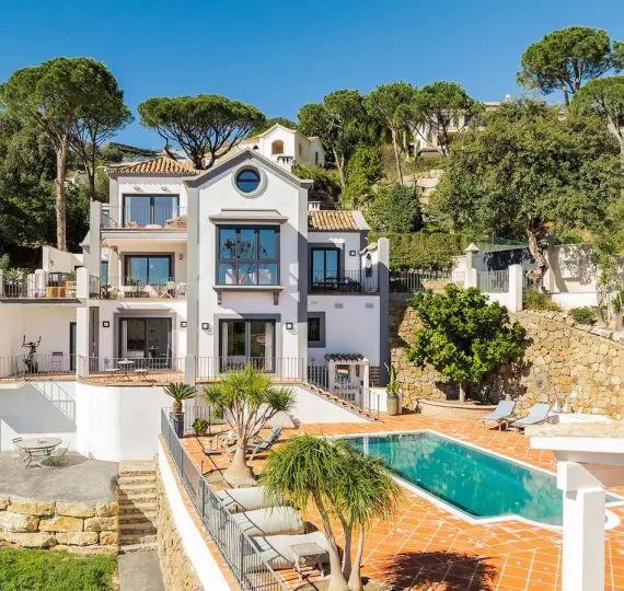 Detached villa R4652665