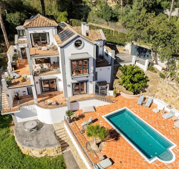 Detached villa R4652665