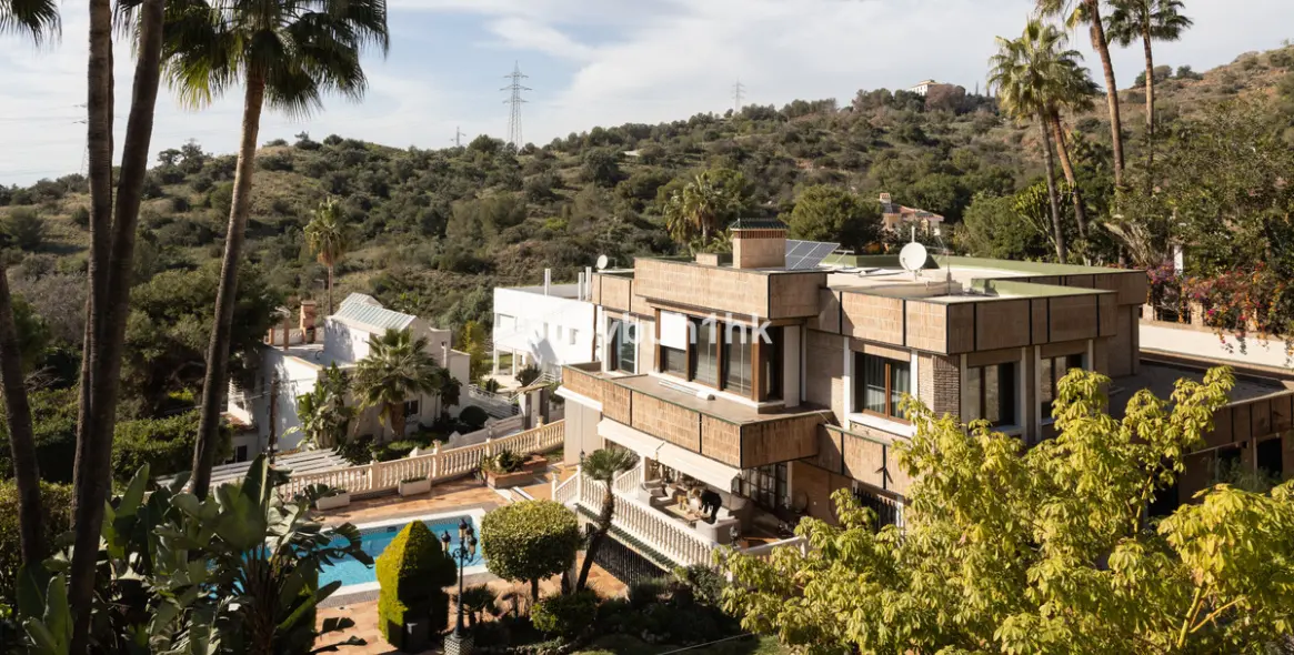 Продажа  отдельно стоящей виллы в Málaga 1