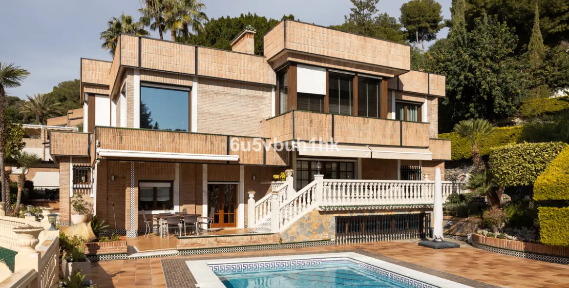 Продажа  отдельно стоящей виллы в Málaga 3