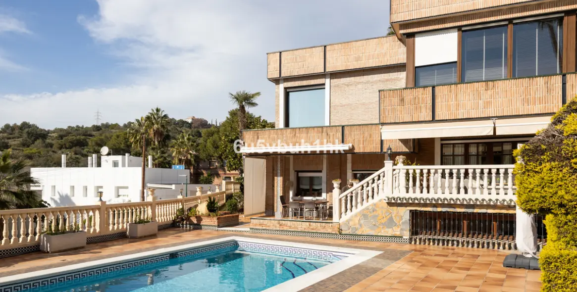 Продажа  отдельно стоящей виллы в Málaga 4