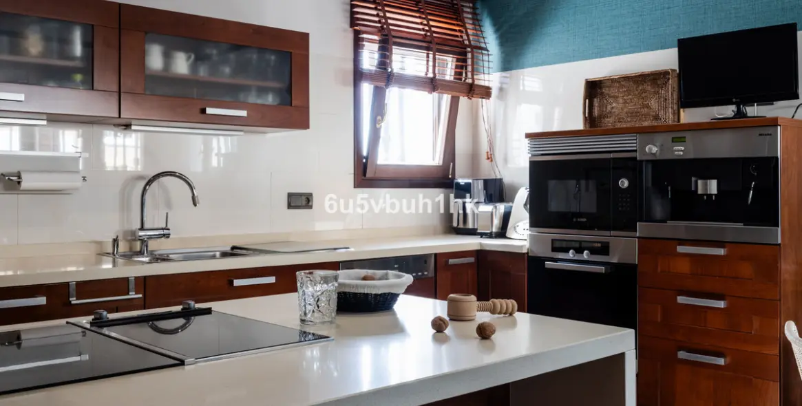 Продажа  отдельно стоящей виллы в Málaga 10