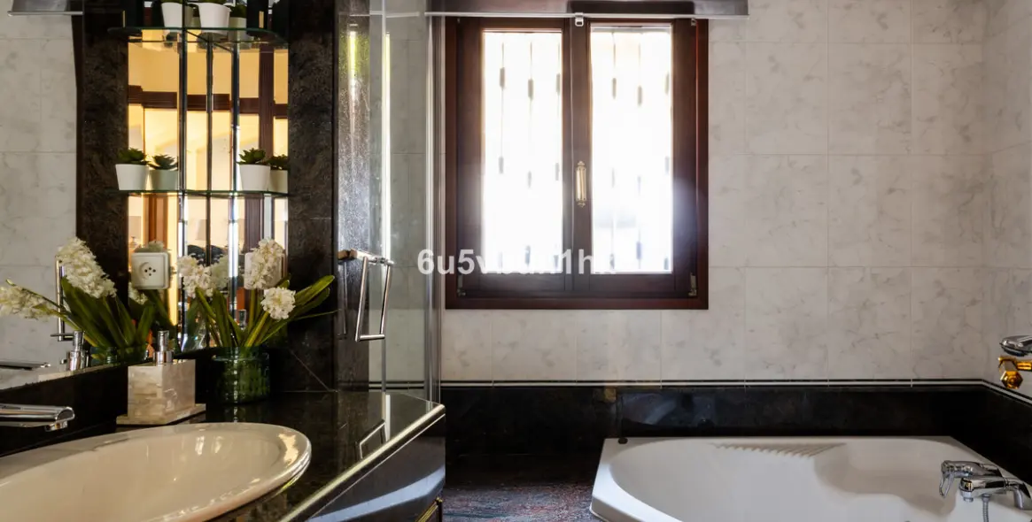 Продажа  отдельно стоящей виллы в Málaga 19