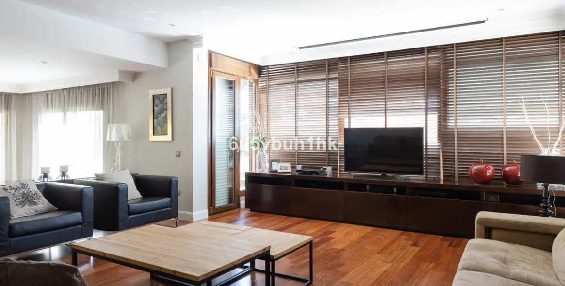 Продажа  отдельно стоящей виллы в Málaga 21