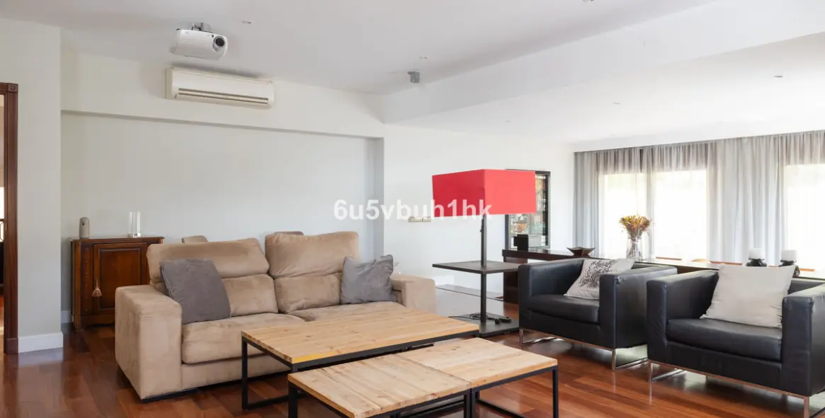 Продажа  отдельно стоящей виллы в Málaga 28