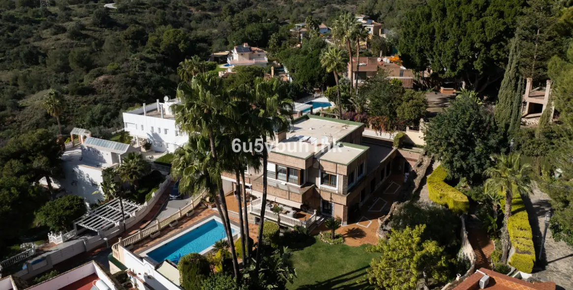 Продажа  отдельно стоящей виллы в Málaga 50