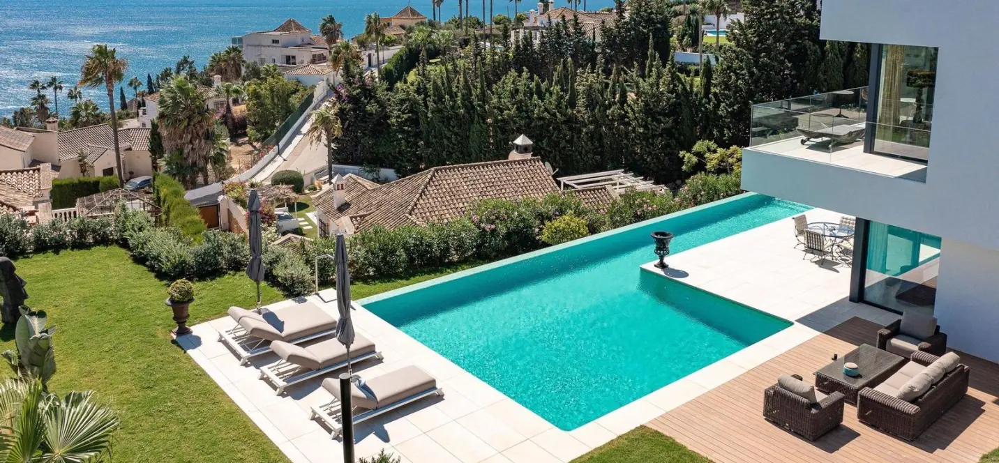 Sale of detached villa in Manilva 0