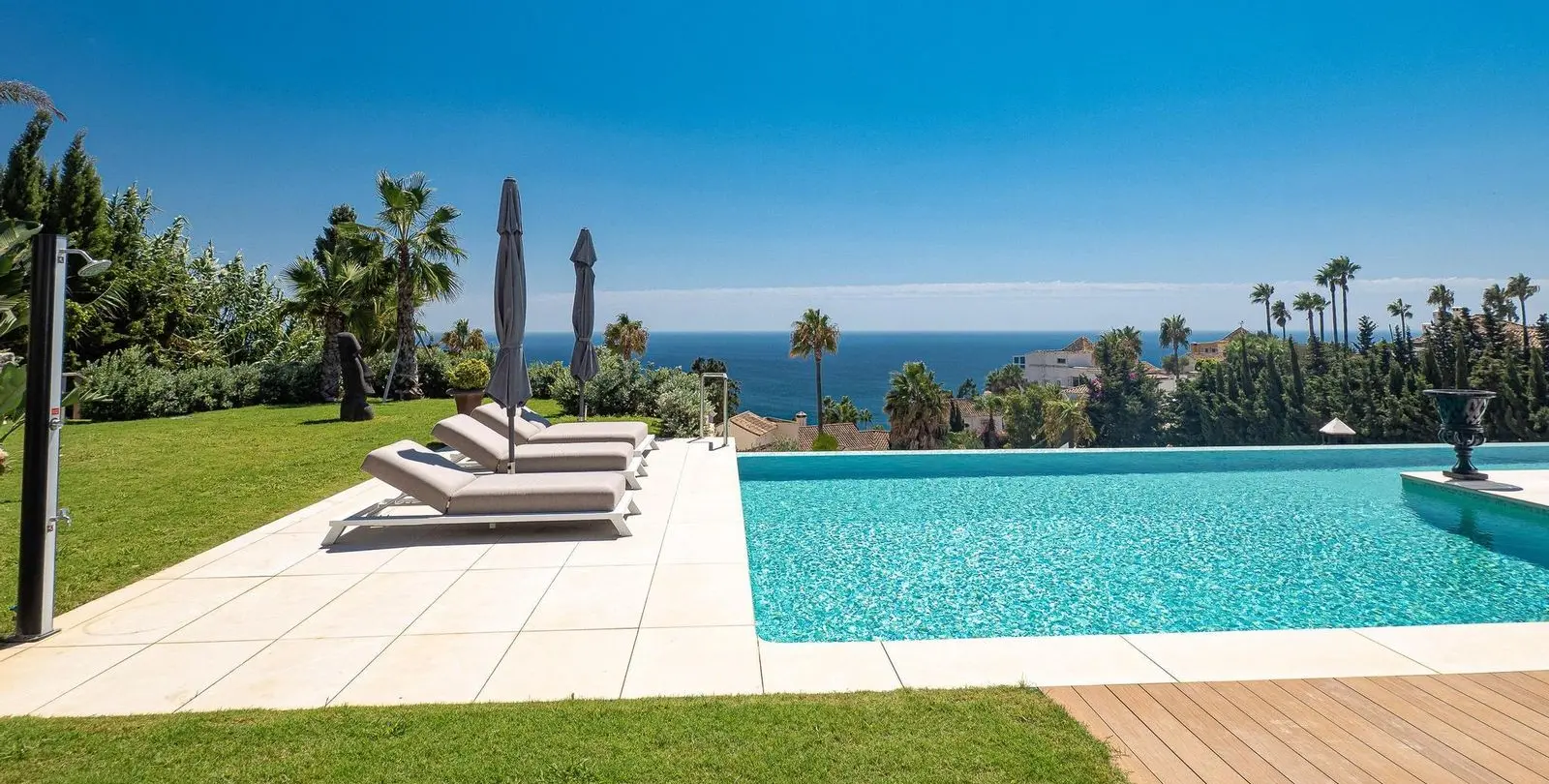Sale of detached villa in Manilva 2