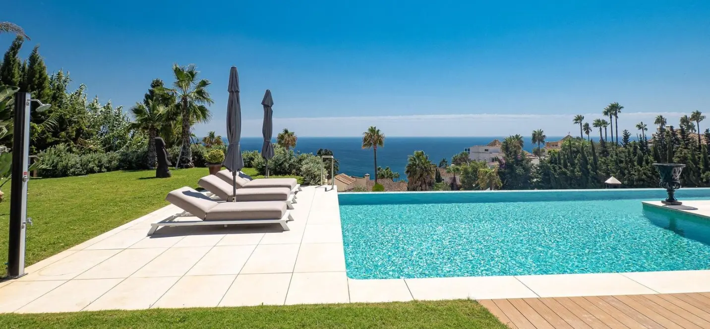 Sale of detached villa in Manilva 1