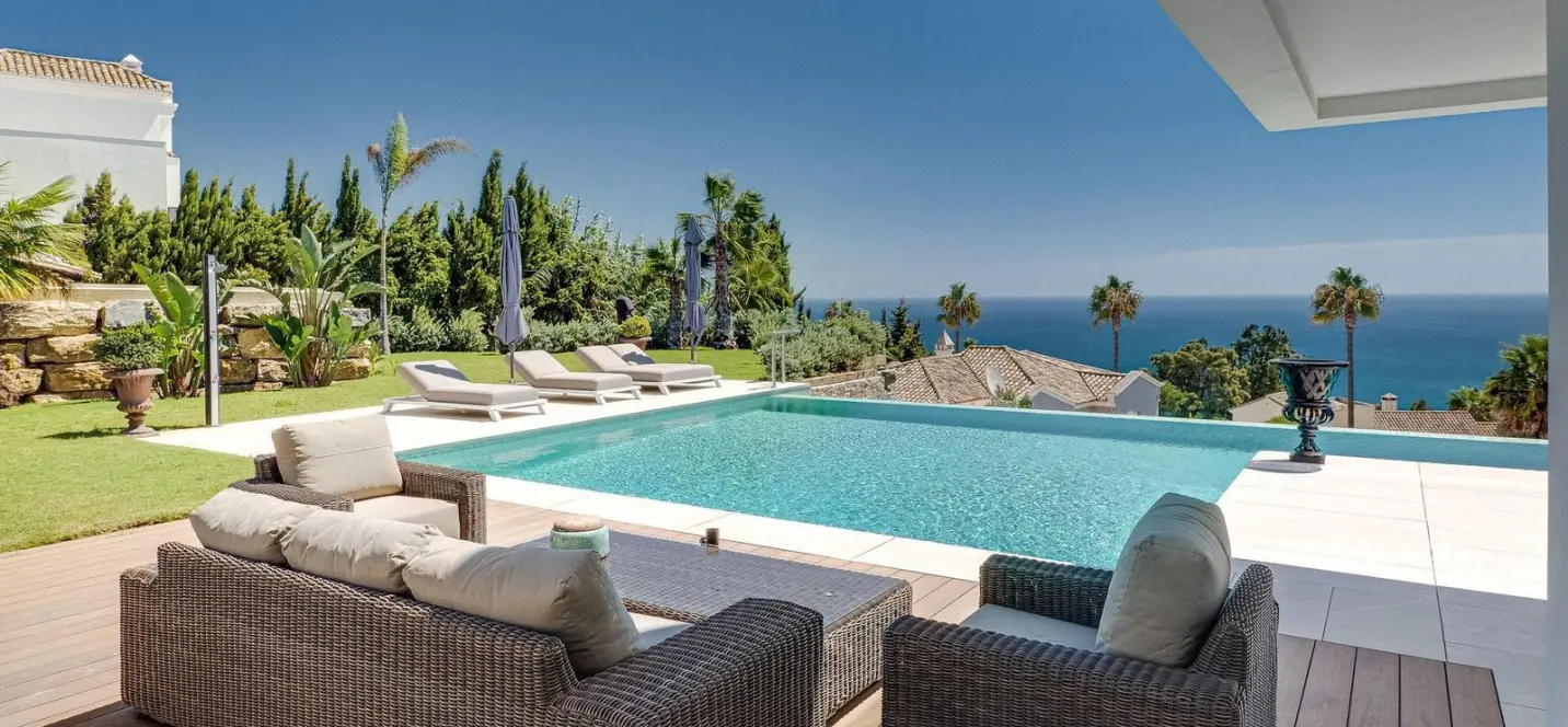 Sale of detached villa in Manilva 3