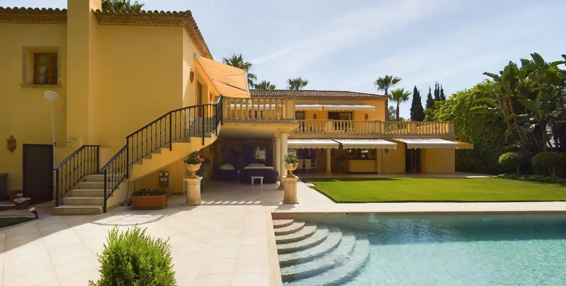 Sale of detached villa in Nueva Andalucía (district Nueva Andalucía) 1