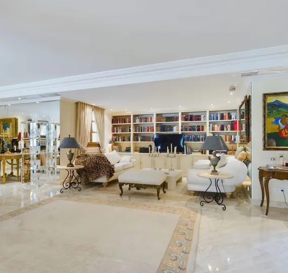 Detached villa R4366912