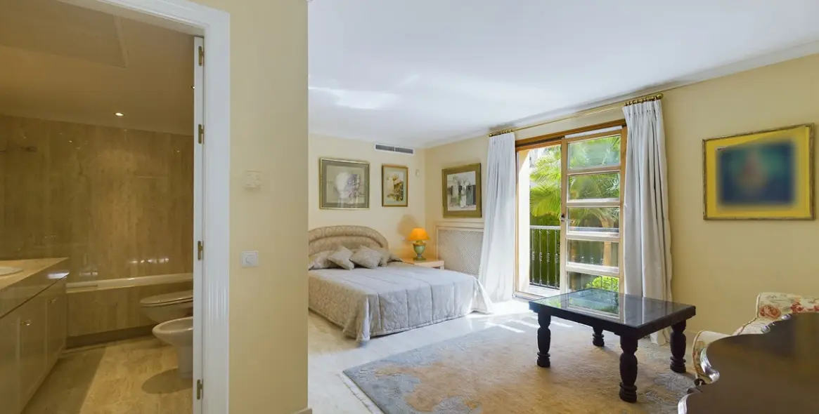 Продажа  отдельно стоящей виллы в Nueva Andalucía 19