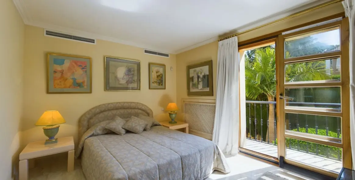 Продажа  отдельно стоящей виллы в Nueva Andalucía 20