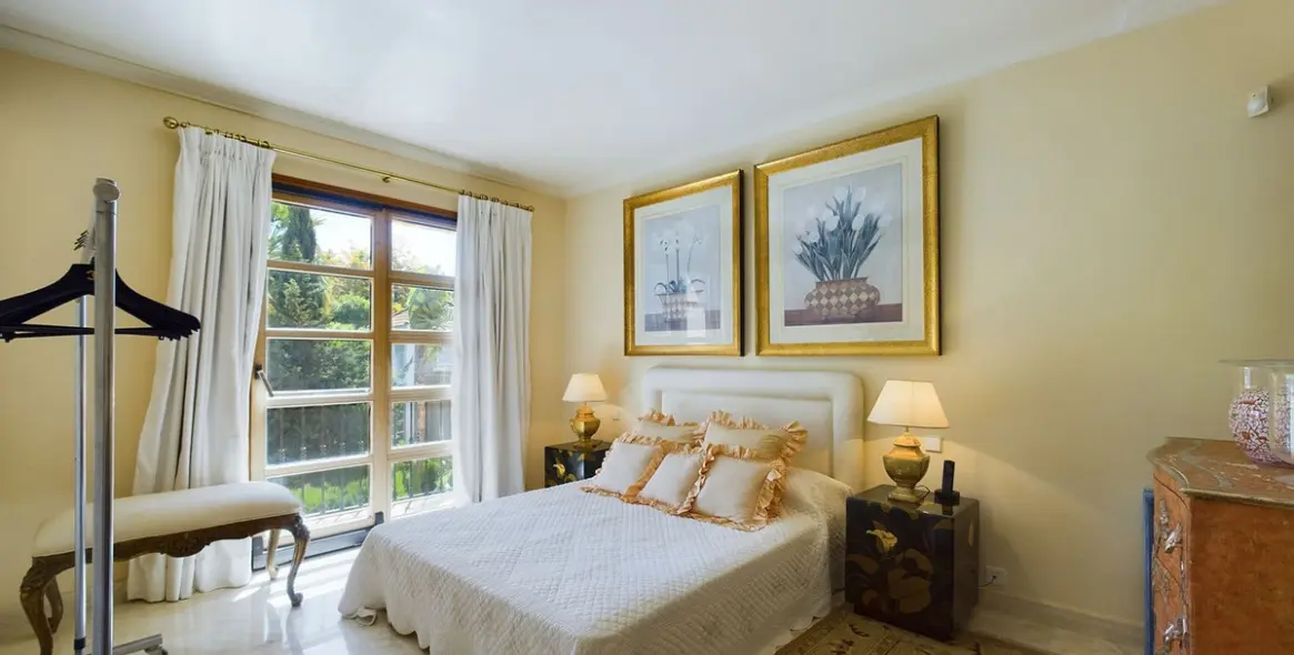 Sale of detached villa in Nueva Andalucía 25