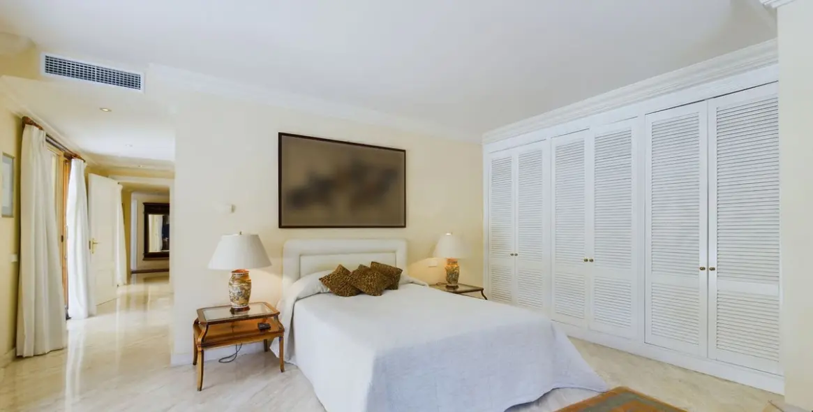 Sale of detached villa in Nueva Andalucía 27