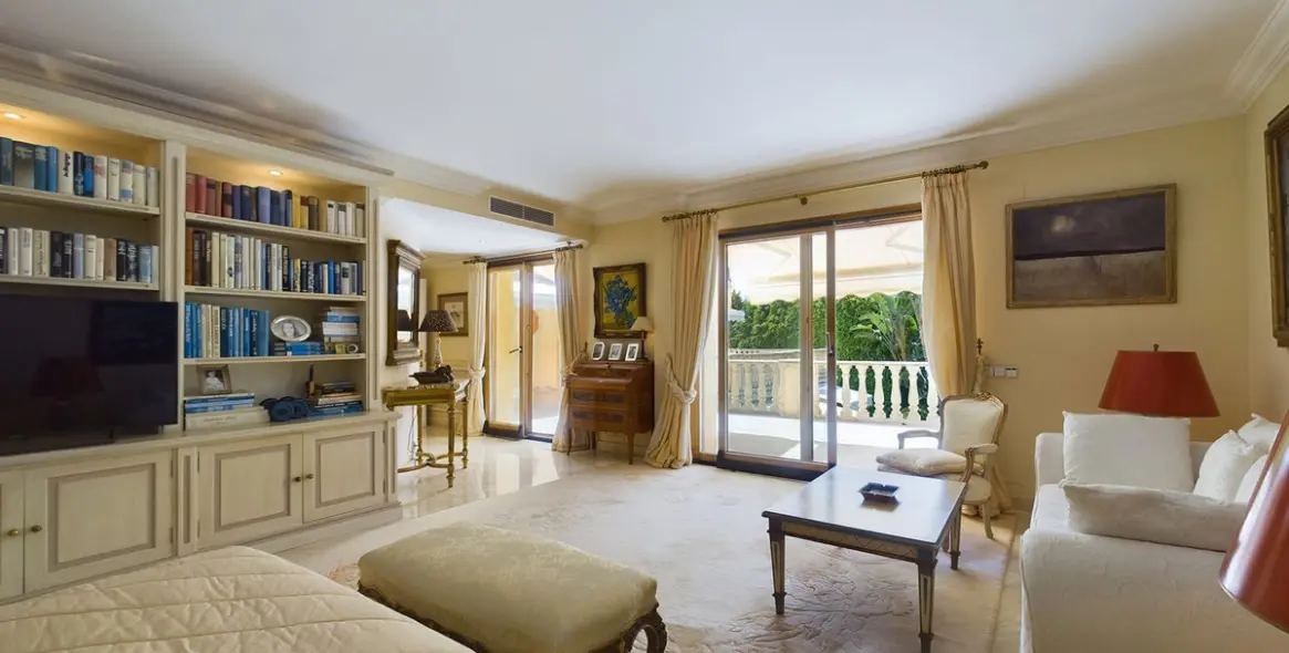 Sale of detached villa in Nueva Andalucía 33