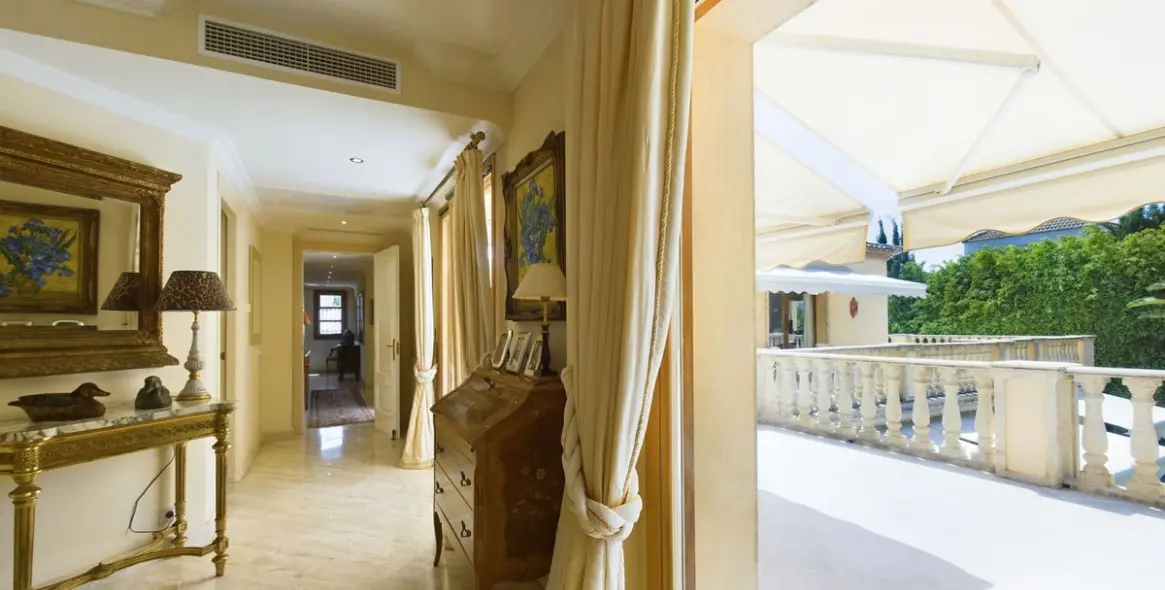 Sale of detached villa in Nueva Andalucía 38