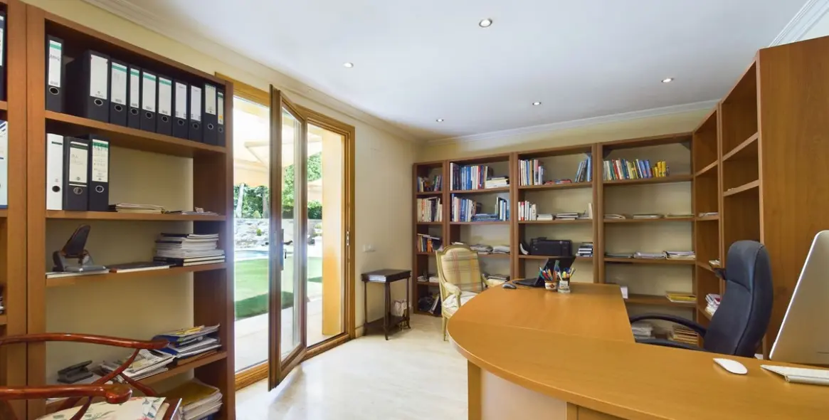 Sale of detached villa in Nueva Andalucía 40