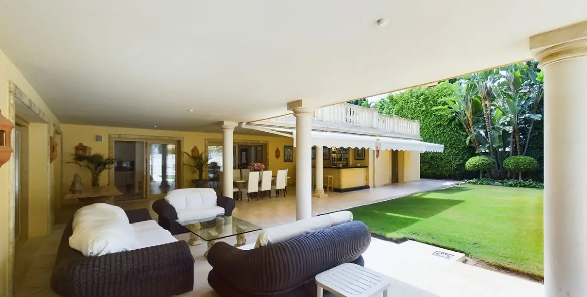 Sale of detached villa in Nueva Andalucía 41