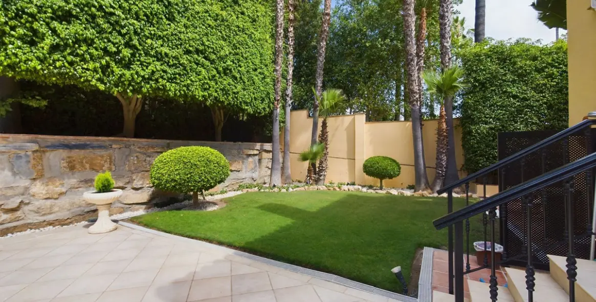 Sale of detached villa in Nueva Andalucía 43