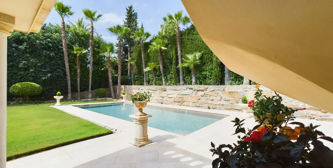 Sale of detached villa in Nueva Andalucía 44