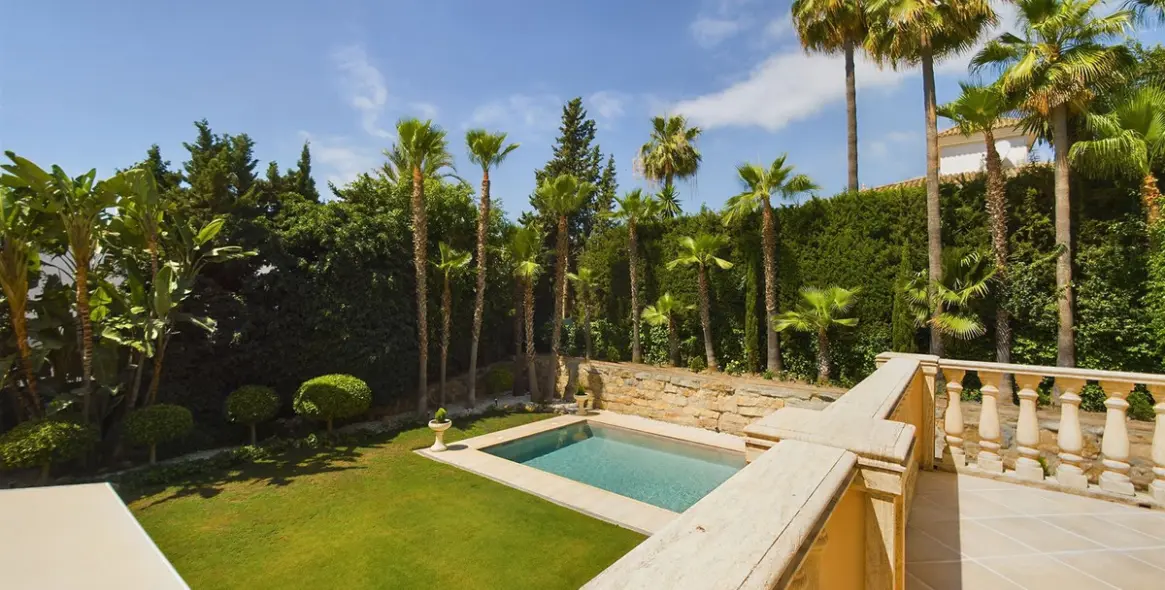 Sale of detached villa in Nueva Andalucía 45