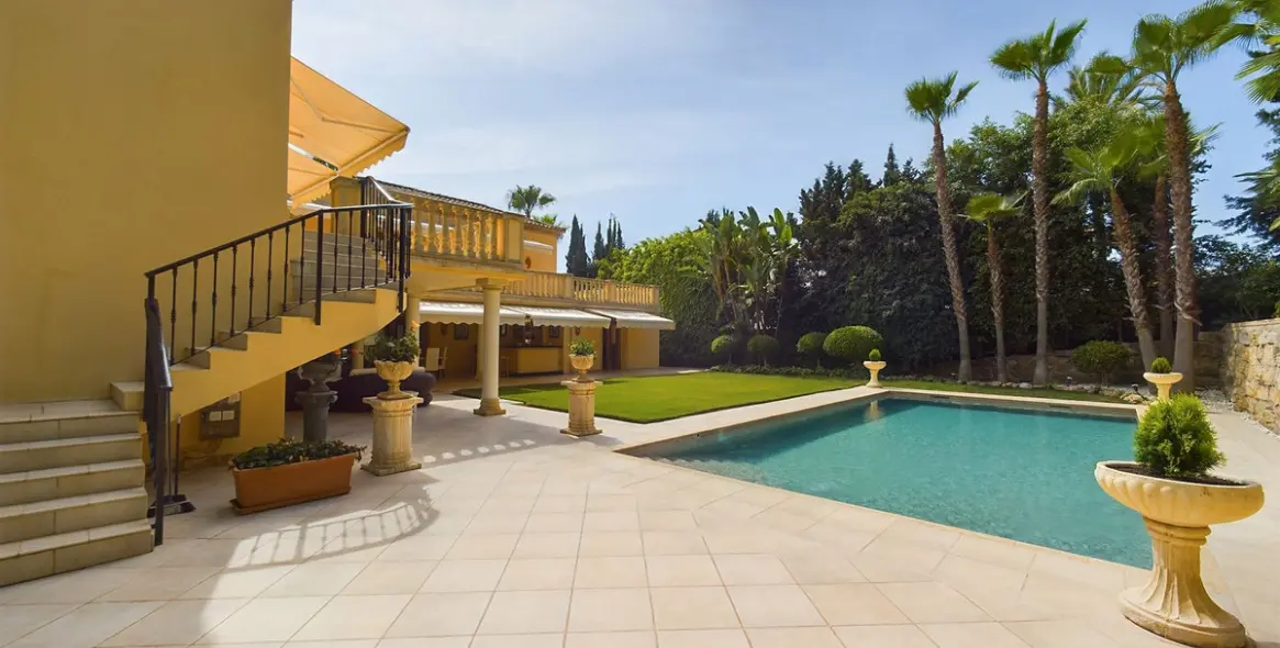 Sale of detached villa in Nueva Andalucía 47