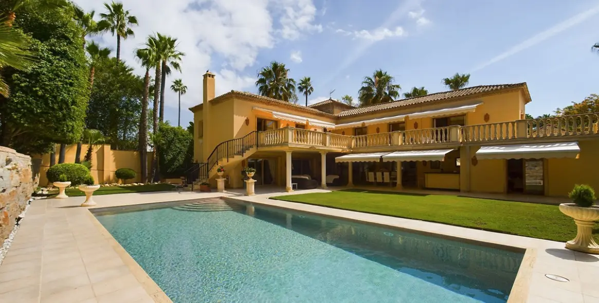 Sale of detached villa in Nueva Andalucía 2
