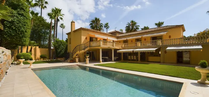 Venta de villa independiente en Nueva Andalucía 1