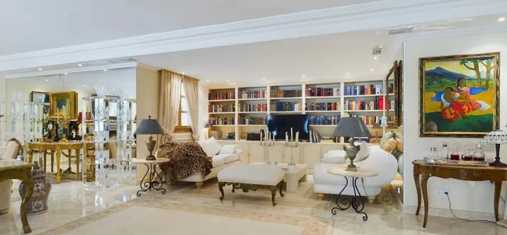 Venta de villa independiente en Nueva Andalucía 3