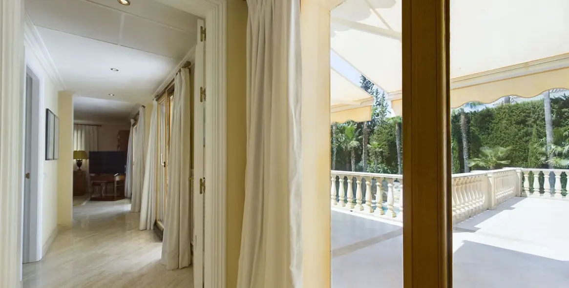 Sale of detached villa in Nueva Andalucía 40