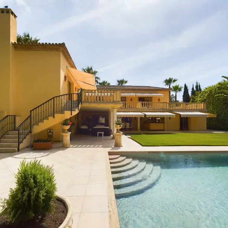 Sale of detached villa in Nueva Andalucía