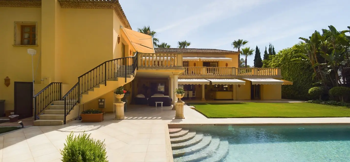 Sale of detached villa in Nueva Andalucía 0