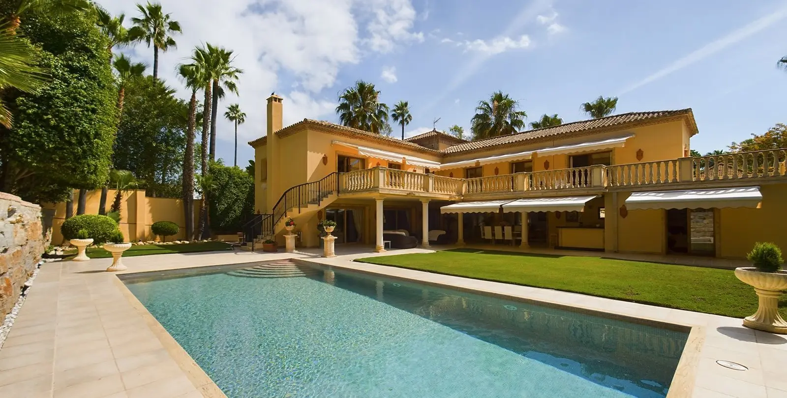 Sale of detached villa in Nueva Andalucía 2