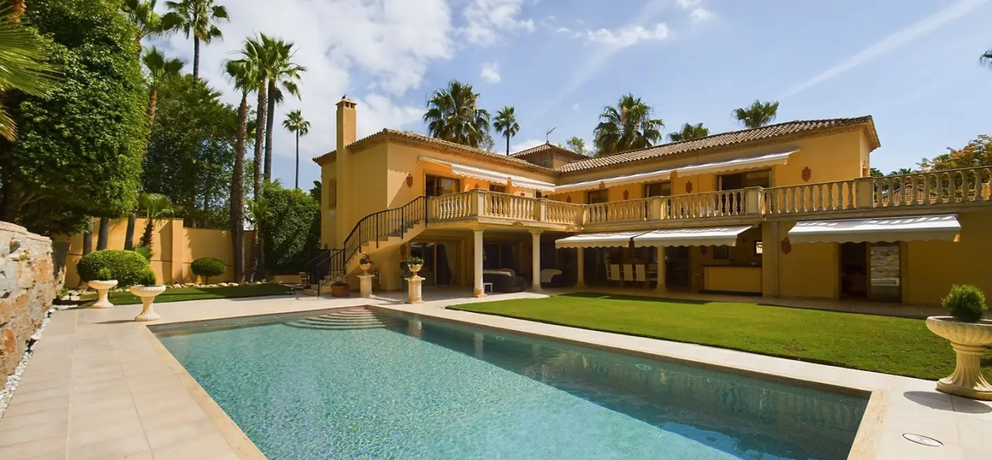 Sale of detached villa in Nueva Andalucía 1
